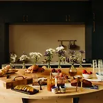 La Maison De Bed & Breakfast 4*